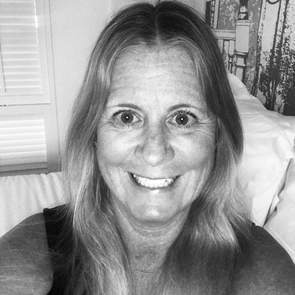 Meet your Posher Ambassador, Carol - Picture 2 of 2